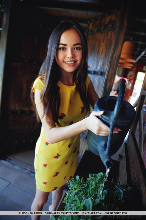 Li Moon  669