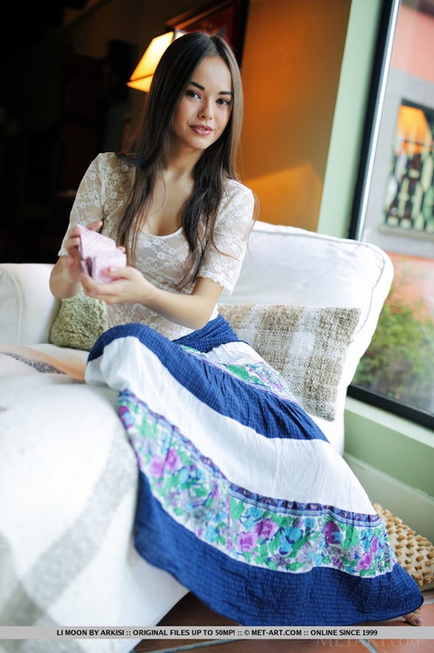 Li Moon  954