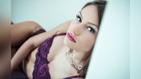 Lizziegrey  030