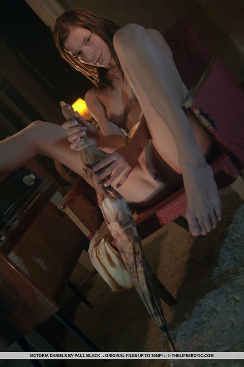 Victoria Daniels  056