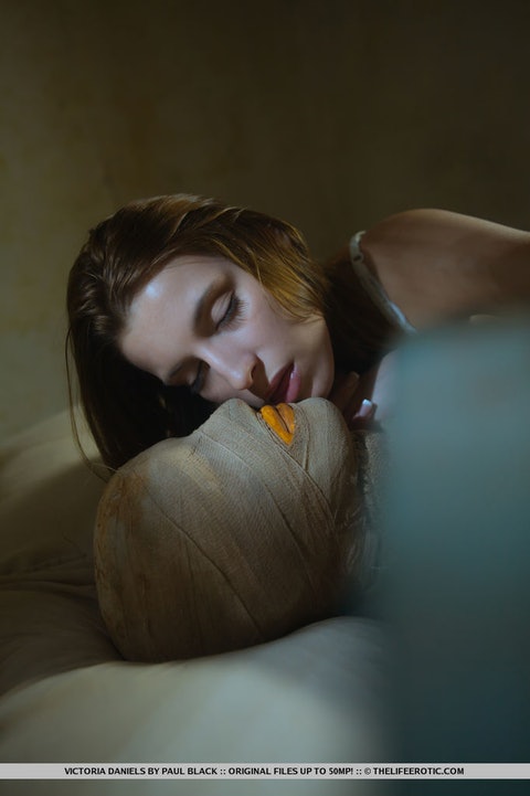 Victoria Daniels  064